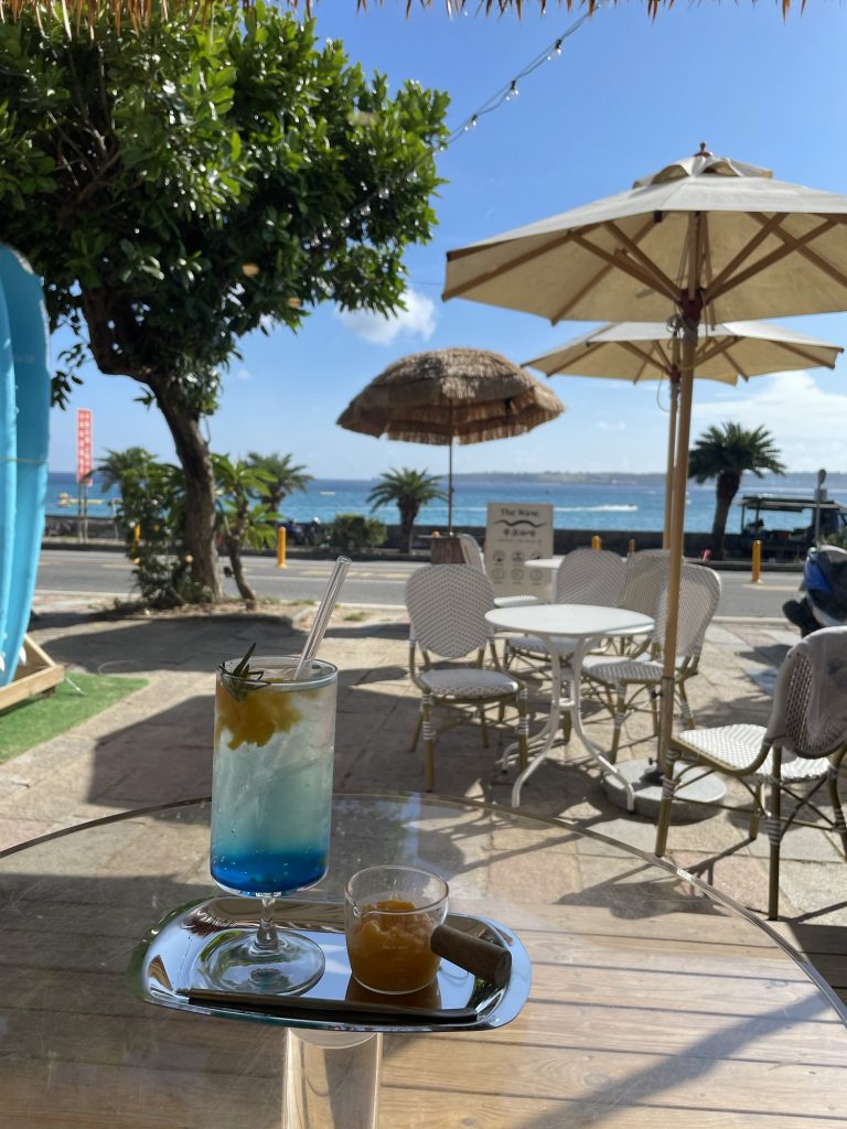 等浪咖啡_悠哉芒芒大海