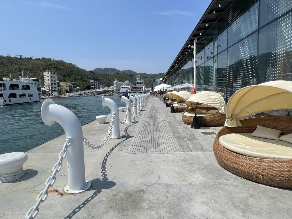 新濱町海洋廚房_戶外躺椅