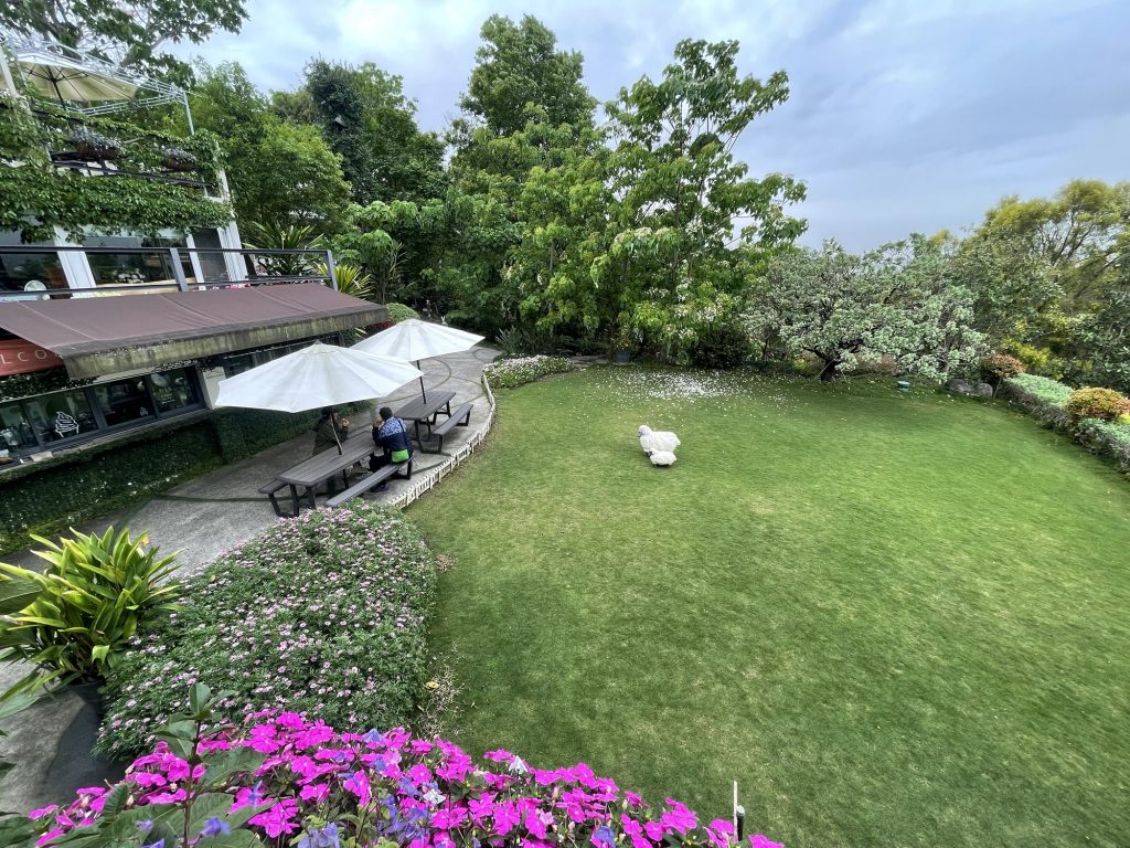 幸福山丘_貨櫃外花園