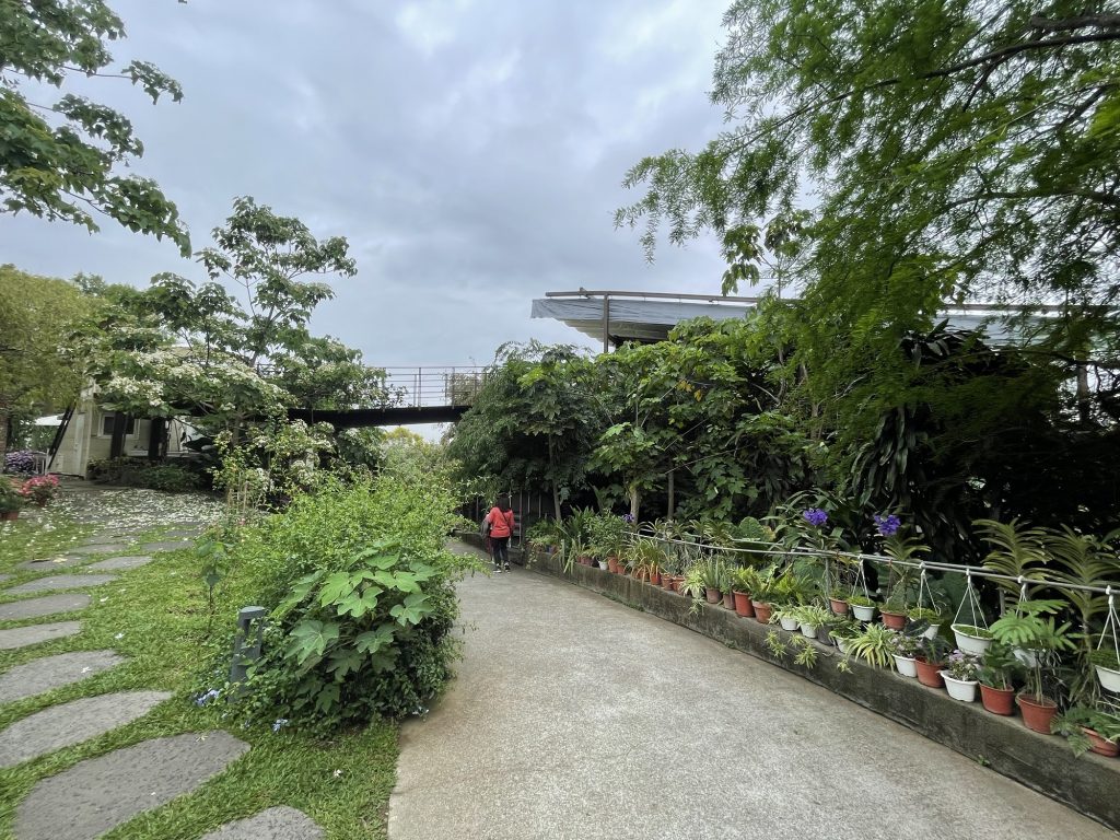 幸福山丘_花園走道